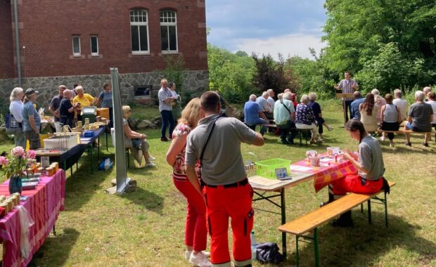 Stände beim Bienenfest an der Gärtnervilla